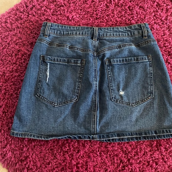 Francesca’s TGLA Distressed Jean Mini Skirt Size Small - Picture 7 of 7